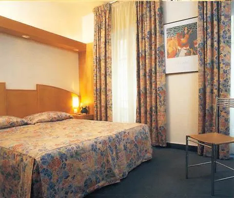 Hotel Le Quartier Republique-Le-Marais Paryż 3*,  Francja